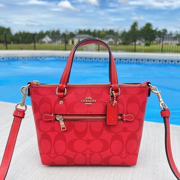 Coach‎ Mini Gallery Crossbody In Signature Canvas - Picture 1 of 9